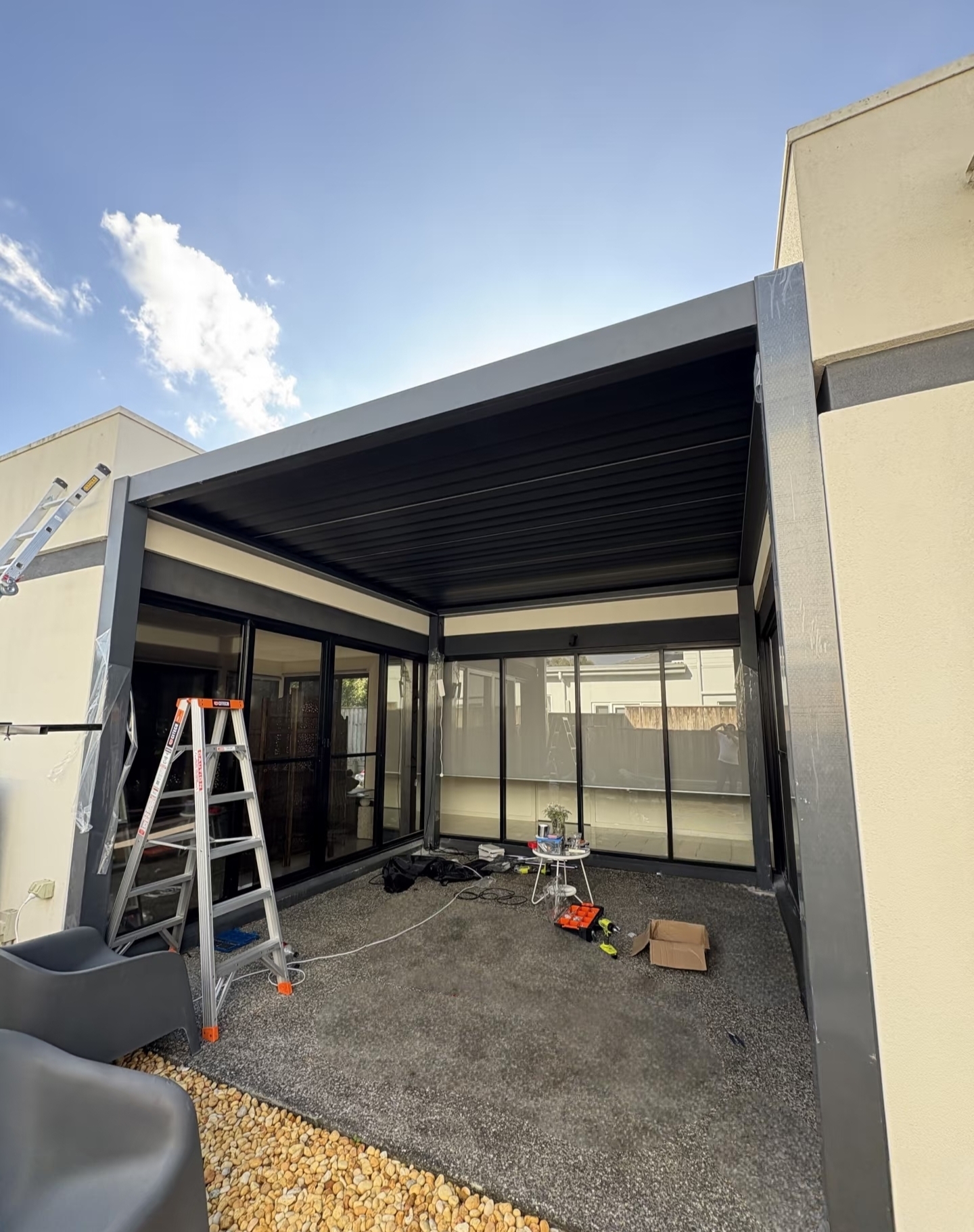 Alu180 gray pergola side view showing frame structure